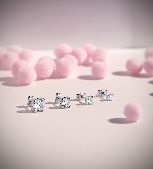 18K Pendientes Oro Blanco Circonita 4Mm Con 4 Garras. Ancho: 4,5 Mm. Cierre Presion