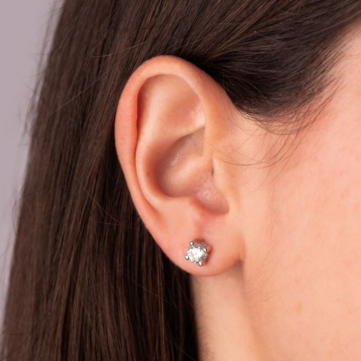 18K Pendientes Oro Blanco Circonita 5Mm Con 4 Garras. Ancho: 5,5 Mm. Cierre Presion