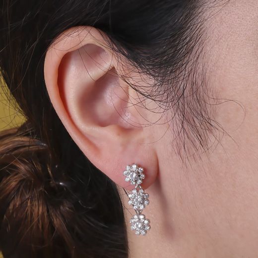 18K Pendientes Oro Blanco Juego Novia Largos Tres Cuajos 25X8 Mm Cierre Presion