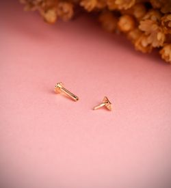 18K Piercing De Oreja Oro Amarillo Barrita Con Circonitas 5X2 Mm. Grueso Barra 1.20 Mm. Cierre Tuerca