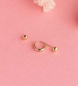 18K Piercing De Oreja Oro Amarillo Medio Aro Con Circonitas Carre Y Dos Bolas. Aro: 11X3Mm