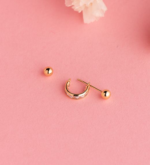 18K Piercing De Oreja Oro Amarillo Medio Aro Con Circonitas Carre Y Dos Bolas. Aro: 11X3Mm