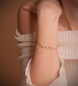18K Pulsera Oro Amarillo Serpiente Ojos Rubi 40 Mm. Cadena Hueca. Largo: 19Cm