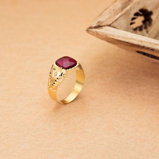 18K Sello Oro Amarillo Caballero Con Piedra Rubi Spinel 9X9 Mm Lateral Tallado