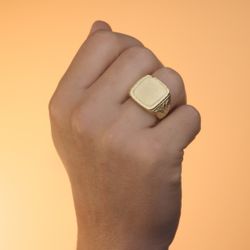 18K Sello Oro Amarillo Caballero Macizo Tallado Zona Grabado 18X16 Mm