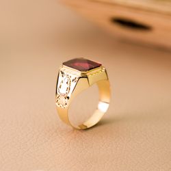 18K Sello Oro Amarillo Caballero Rubi Spinel