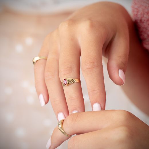 18K Solitario Oro Amarillo Pequeño Bebe O Meñique Circonita Roja Oval 5X3Mm