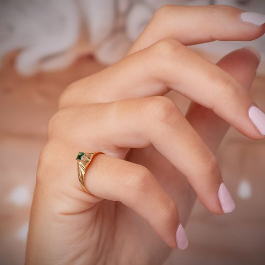 18K Solitario Oro Amarillo Pequeño Bebe O Meñique Circonita Verde Cuadrada 3X3Mm
