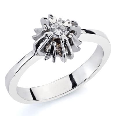 18K Solitario Oro Blanco Diamante Talla Brillante 0.100 Qts. Ancho: 9Mm. Alto: 7Mm