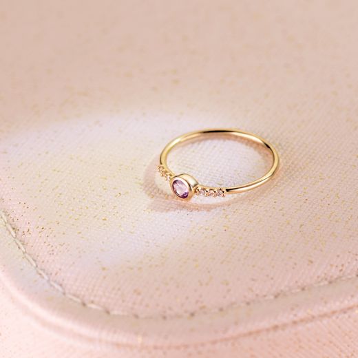 18K Sortija Oro Amarillo 6 Diamantes 0.030 Qts. G-Vs2. Amatista 3 Mm