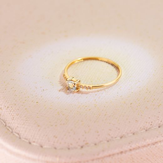 18K Sortija Oro Amarillo 6 Diamantes 0.030Qts. G-Vs2 Aguamarina 3X3Mm Cuerpo 1Mm