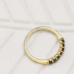18K Sortija Oro Amarillo 7 Circonita Rojas Garras Ancho Cuerpo 2 Mm
