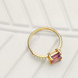 18K Sortija Oro Amarillo Circonita Y Amatista 6X6 Mm Ancho Cuerpo 1.5 Mm