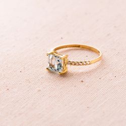 18K Sortija Oro Amarillo Circonita Y Topacio Azul 6X6 Mm Ancho Cuerpo 1.5 Mm