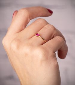 18K Sortija Oro Amarillo Corindon Reconstruido Corazon Rubi 4X4 Mm Con 4 Garras