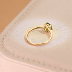 18K Sortija Oro Amarillo Garras Piedra Olivina 7 X 5Mm Ancho Cuerpo 2Mm