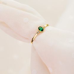 18K Sortija Oro Amarillo Piedra Verde Y Circonita 4X3 Mm Ancho Cuerpo 1.2 Mm