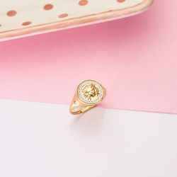 18K Sortija Oro Bicolor Brillo Con Medusa Y Greca Redonda 12 Mm