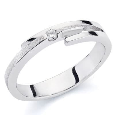 18K Sortija Oro Blanco Brillante. 0.046 Qts. Ancho: 4Mm