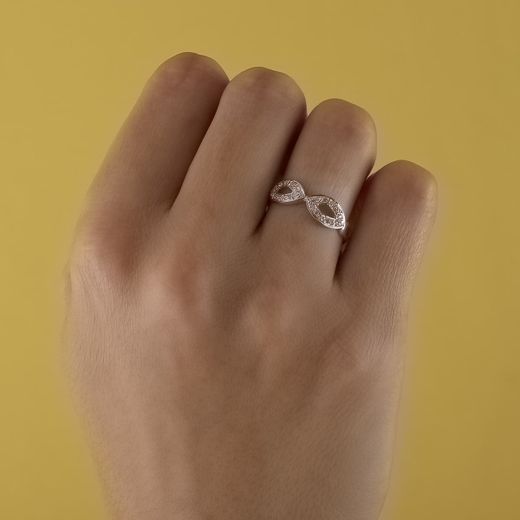 18K Sortija Oro Blanco Calada Con Circonitas. Ancho: 6 Mm