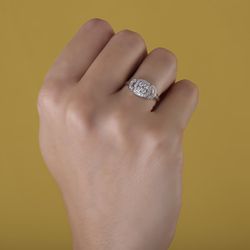 18K Sortija Oro Blanco Con Circonitas. Ancho: 9 Mm