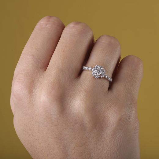 18K Sortija Oro Blanco Cuajo Con Circonitas. Ancho: 8,5 Mm