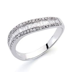 18K Sortija Oro Blanco Diamantes Talla Brillante 0.180 Qts. -0.300 Qts. Ancho: 4Mm