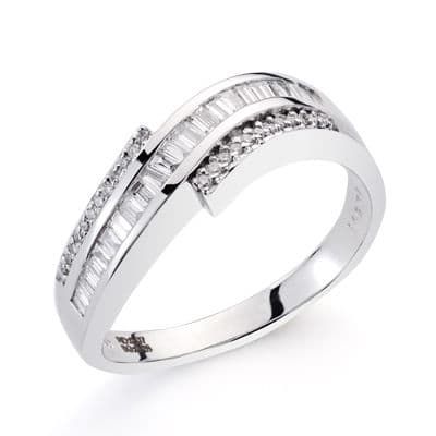 18K Sortija Oro Blanco Diamantes Talla Brillante 0.70/ 0.31 Qts. Ancho: 5,5Mm
