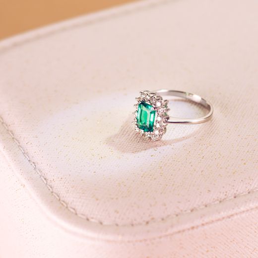18K Sortija Oro Blanco Esmeralda 8X6 Mm 1,50Qt Diamantes Vs2-G 0,56Qt 13X11 Mm