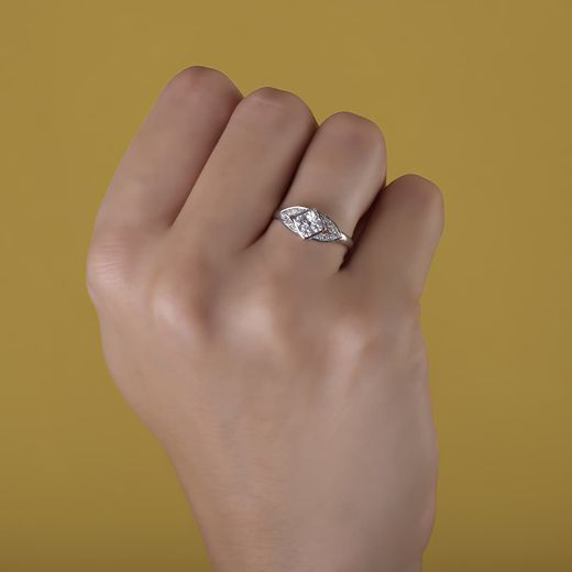 18K Sortija Oro Blanco Rombo Con Circonita Ancho 7 Mm