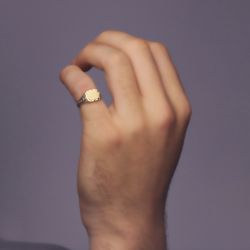 9K Sello Oro Amarillo Hueco Cadete Tallado. Zona Grabado: 9X8 Mm