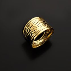 9K Sortija Oro Amarillo Estampada En Brillo. Ancho: 13 Mm