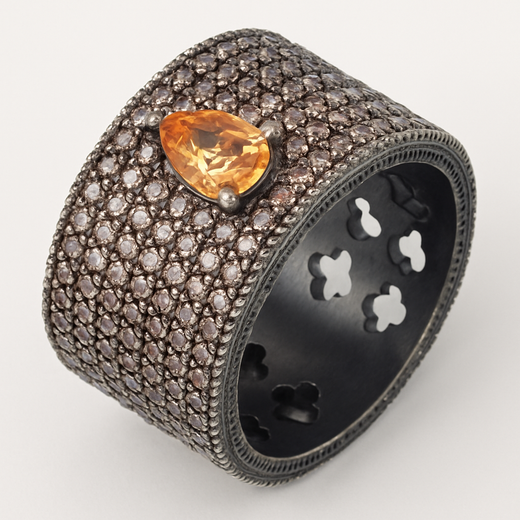 anillo ancho con gemas oxidado