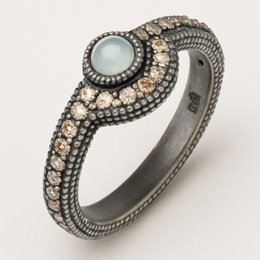 Anillo de plata con calcedonia