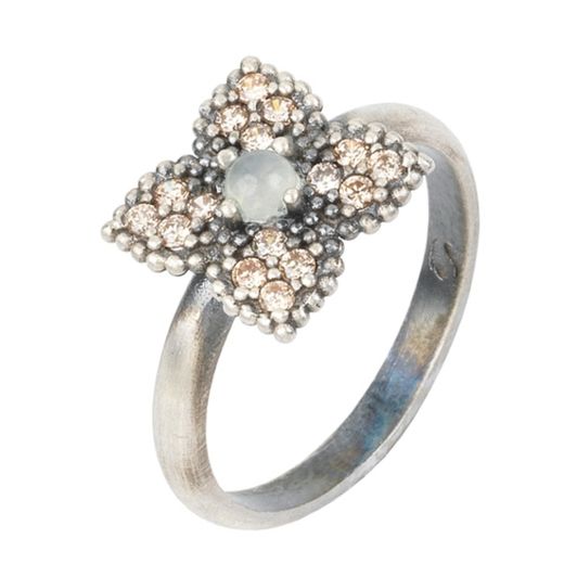 Anillo de plata con forma estrella