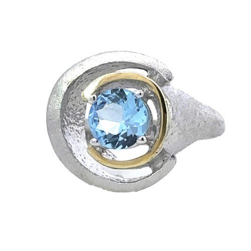 Anillo fabricado en plata, oro de 18k y topacio