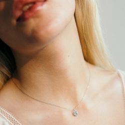 Colllar oro blanco con esfera topacio y brillantes