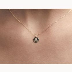 Colllar oro letra brillantes