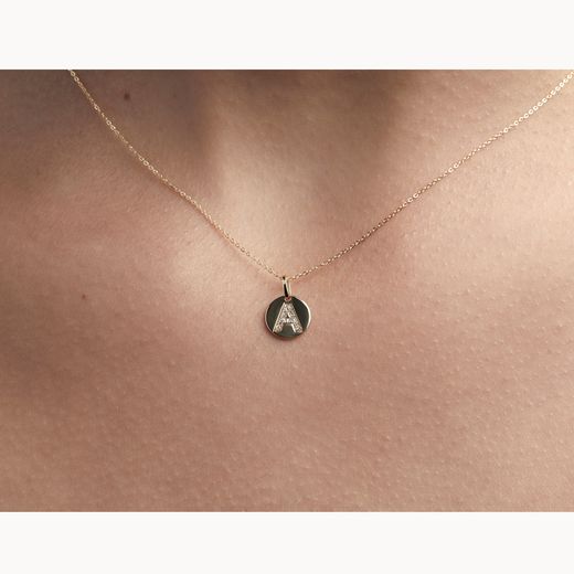 Colllar oro letra brillantes