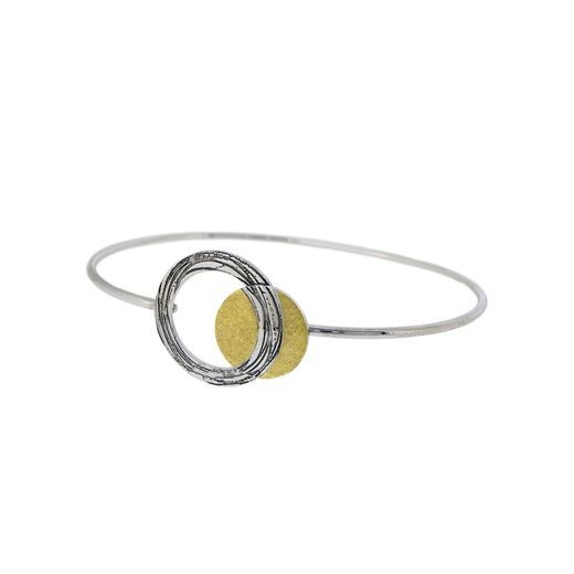 Pulsera rígida con original cierre fabricada en plata rodiada y oro de 18k.